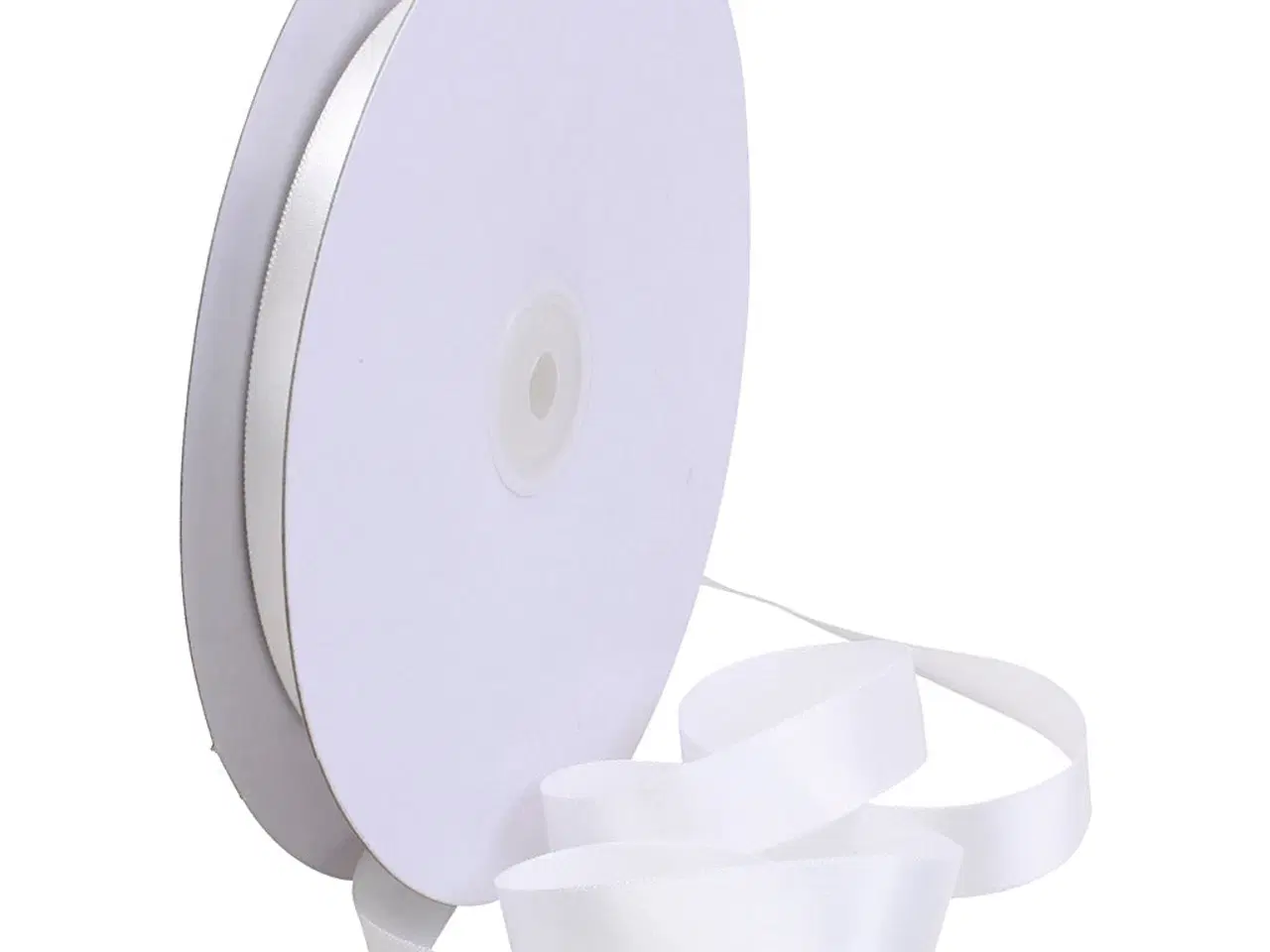 Billede 1 - Hvid Satinbånd 15 mm x 50 m - Elegance til Dine Projekter