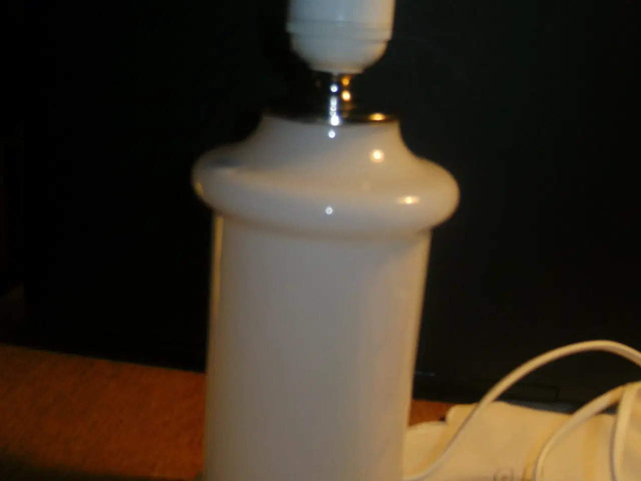 Billede 1 - Hvid Opaline Bordlampe