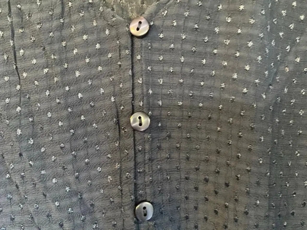 Billede 2 - Ny blå bluse med knapper