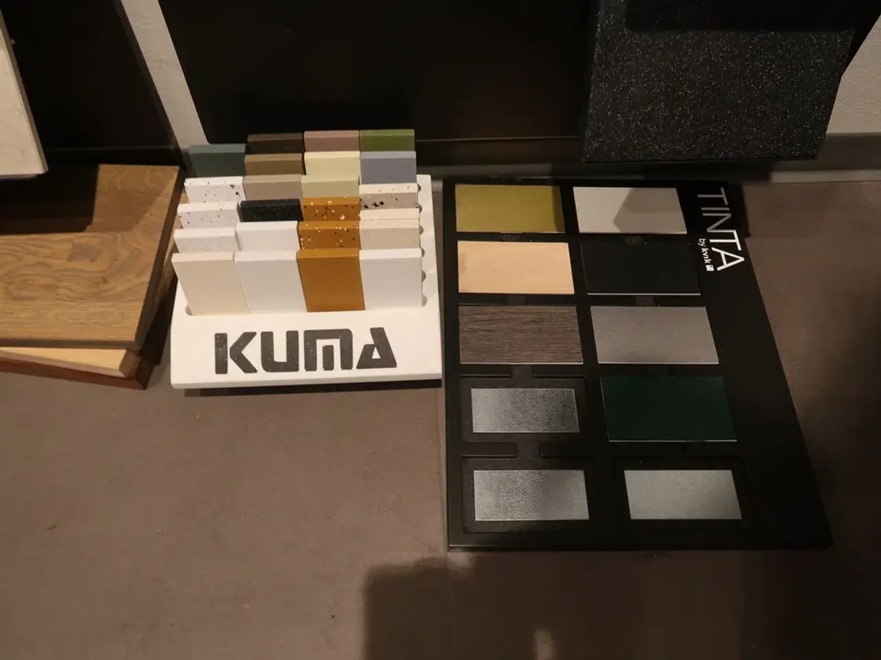 Billede 15 - Vægplader med parti Låger, bordpladeprøver, greb m.m.