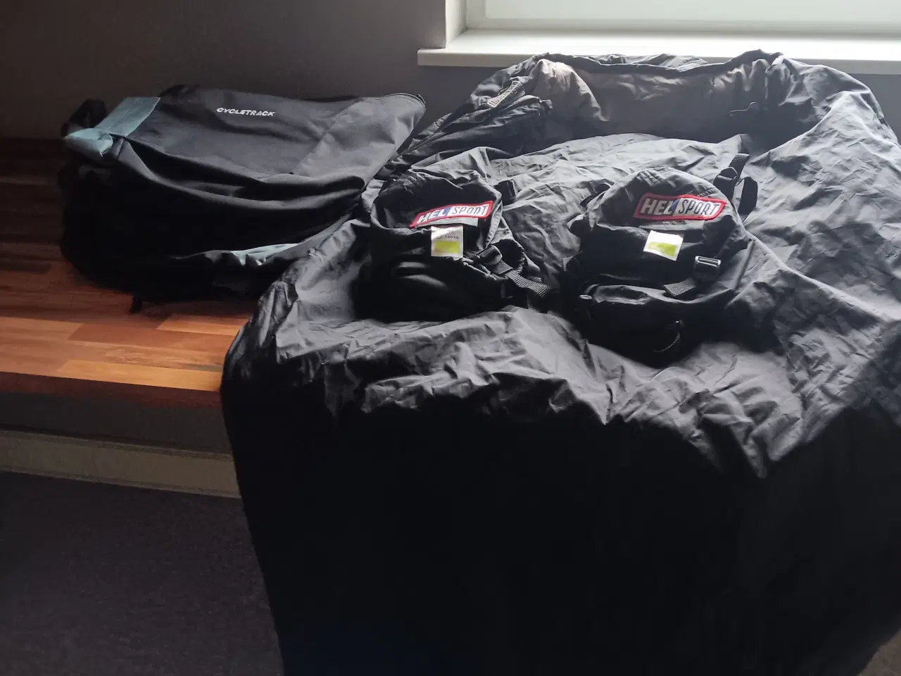 Billede 1 - Cykletasker og lette soveposer