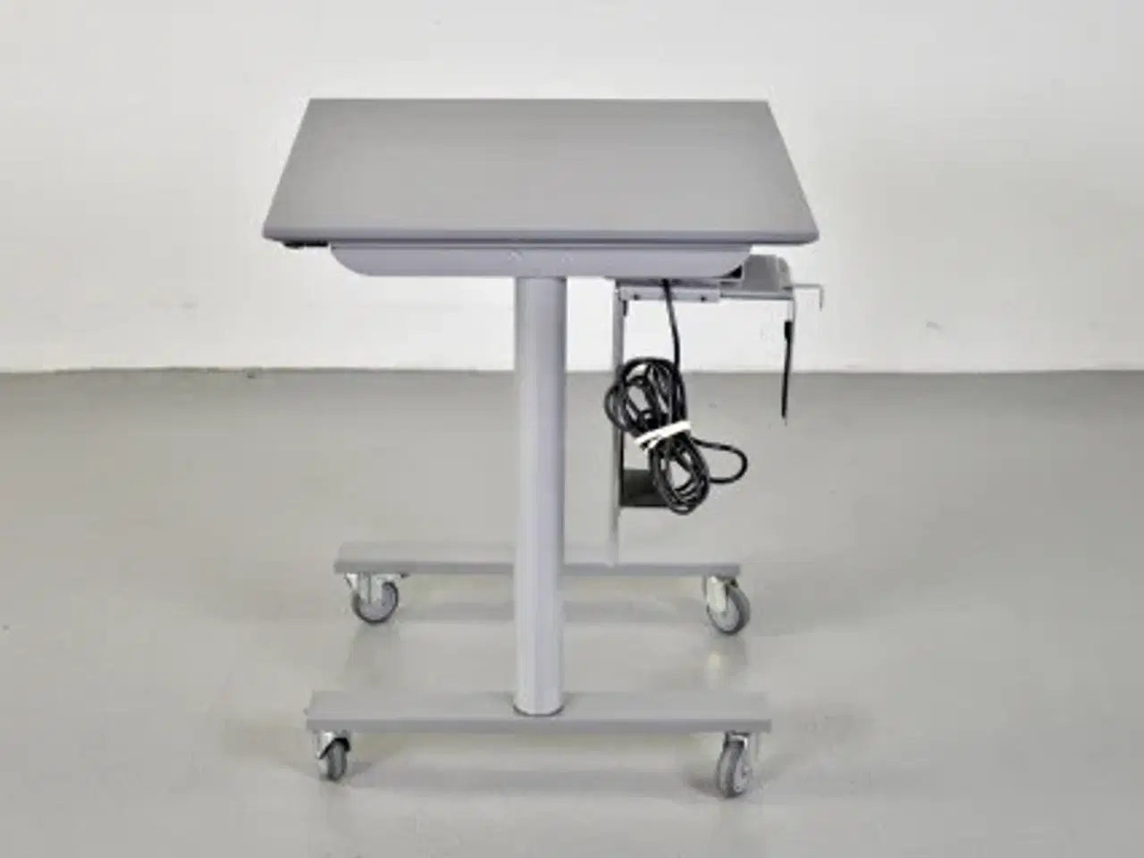 Billede 2 - Mobilt hæve-/sænkebord i grå, 65 cm.