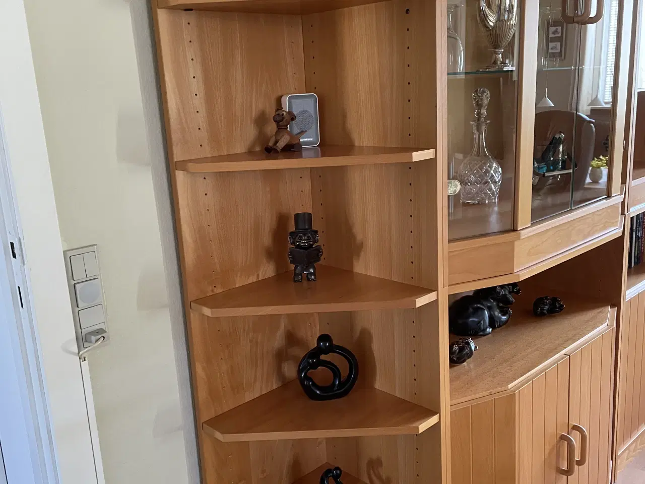 Billede 1 - Vitrineskab med reol