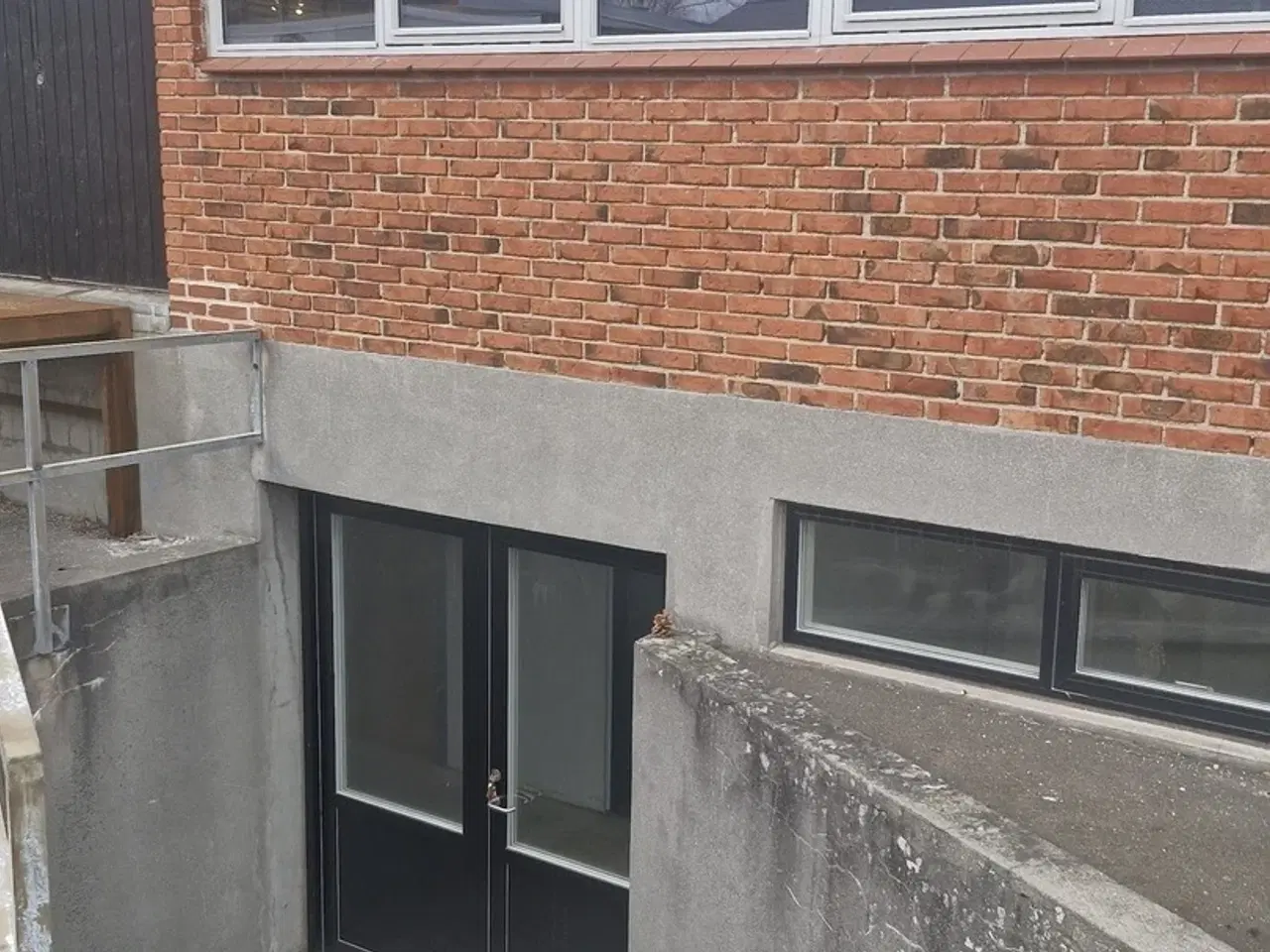 Billede 2 - Regulært lager lokale centralt i Egå.