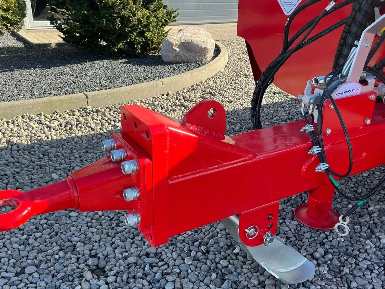 Billede 4 - Tyrone 27TLL LANG MODEL med Affjedret træk og affjedret aksler. Med hydrauliske ramper og værktøjskasse