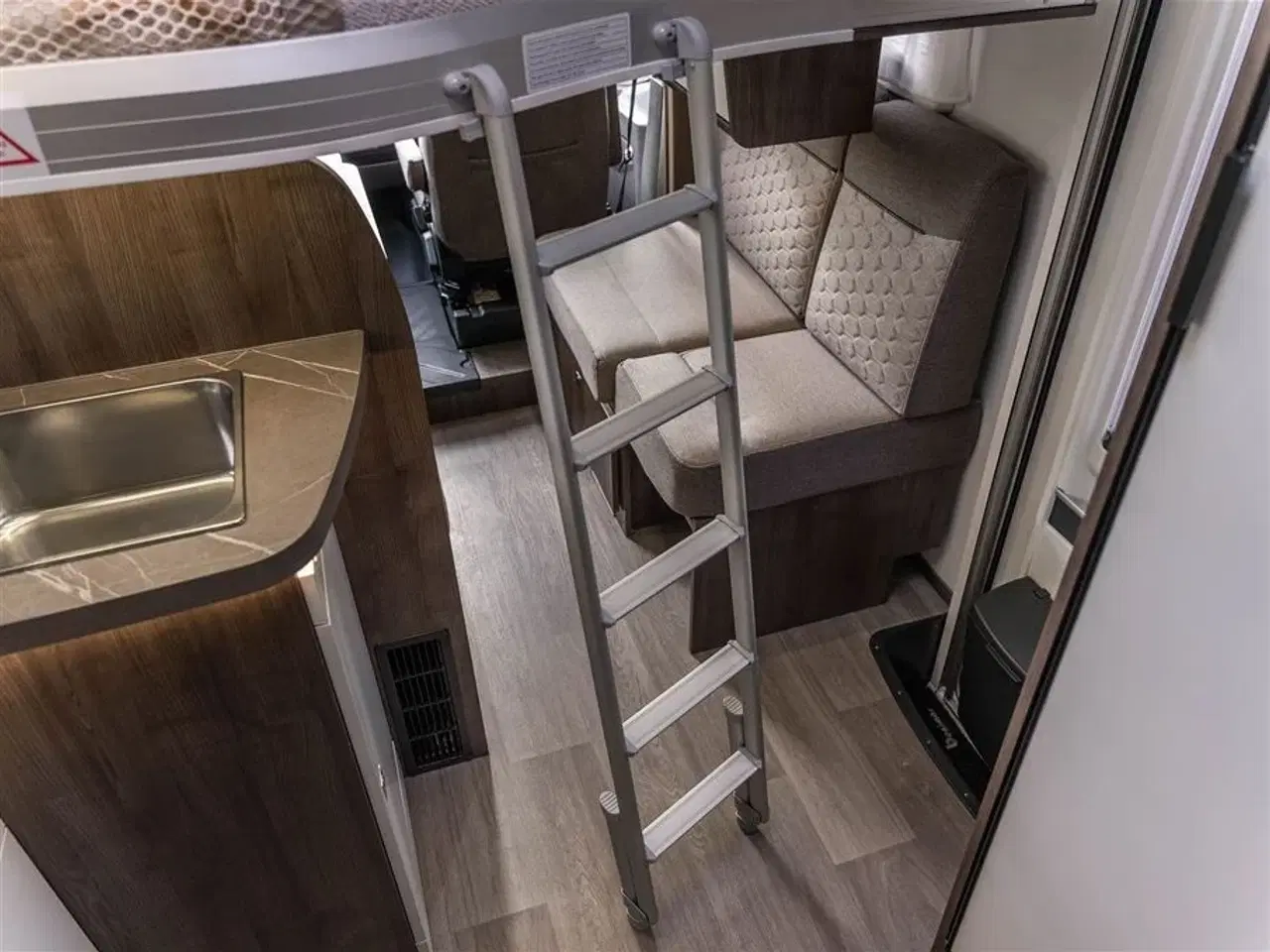 Billede 54 - 2025 - Benimar Tessoro 463 NK   Populær enkeltsengscamper