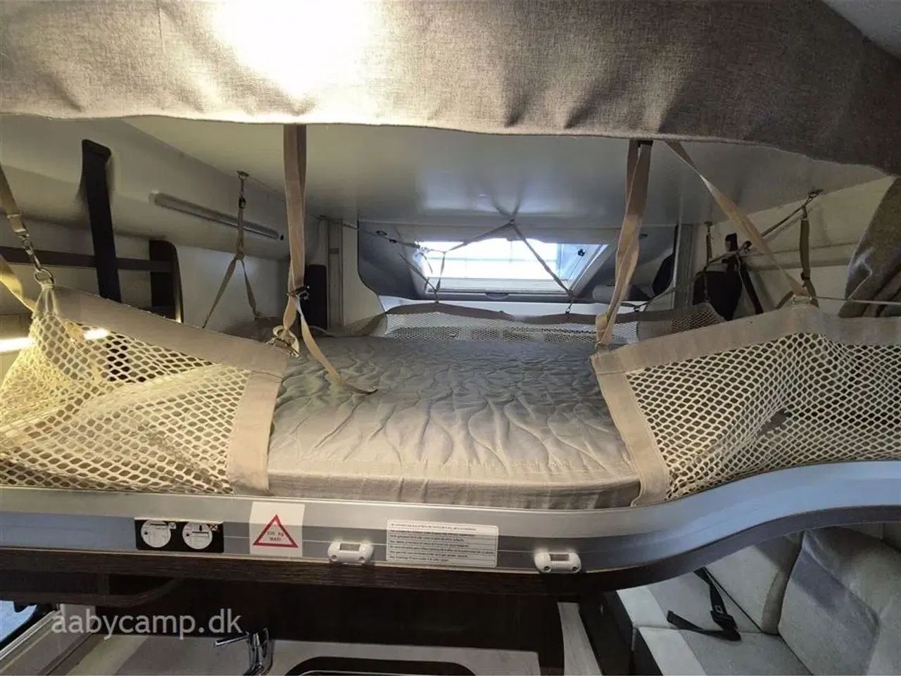 Billede 15 - 2022 - Benimar Tessoro 442   Nk. Pakke. automatgear. solcelle. 2x Agm Batterier. markise. udv. gasudtag. cykelstativ. sælges kun til cvr !!!