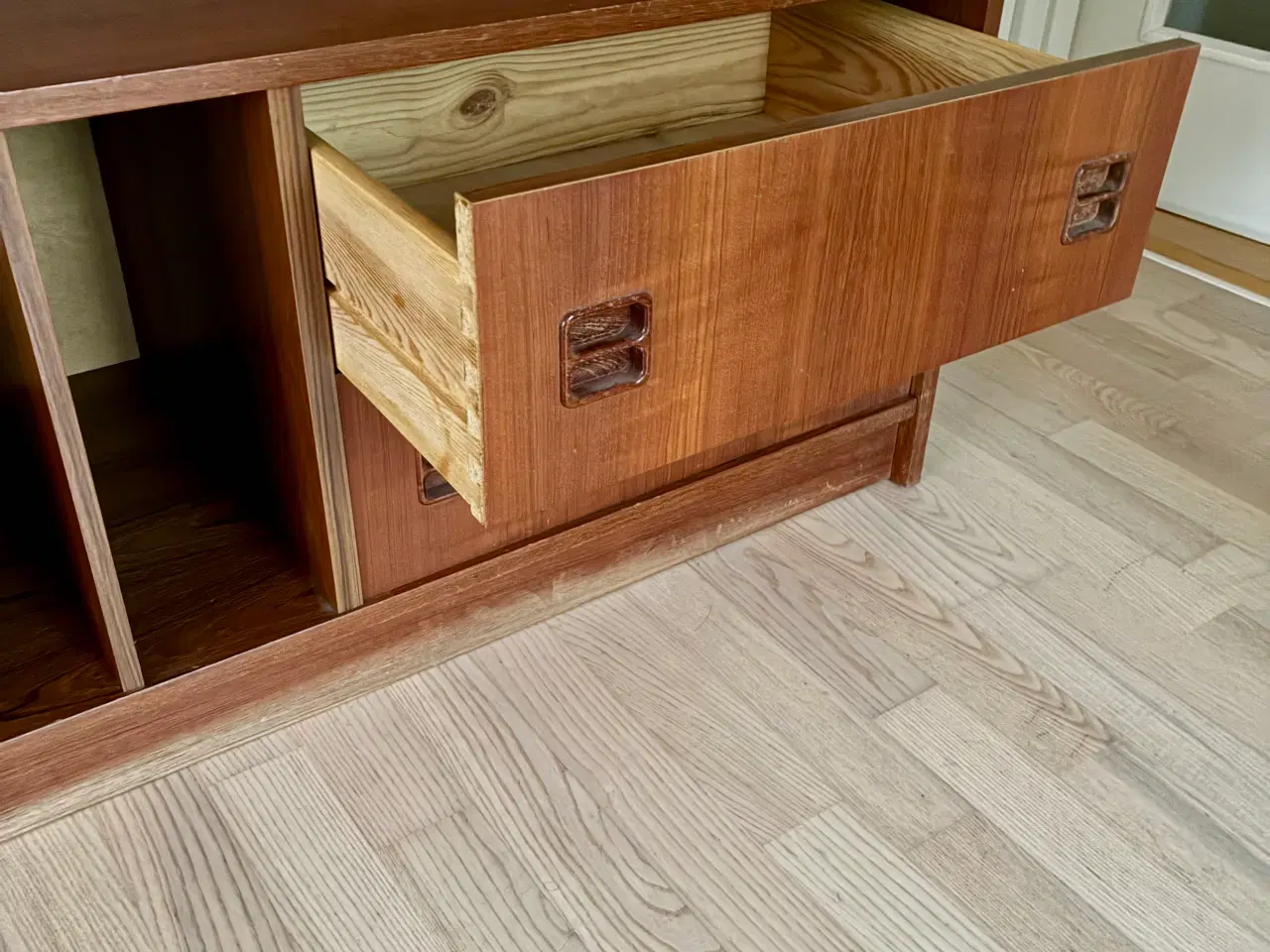 Billede 4 - Smuk teakreol i klassisk dansk design