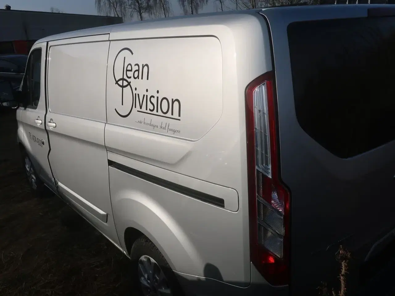 Billede 5 - Varebil FORD TRANSIT CUSTOM VAN 2.0 TDCI - FWD (170 HK) med indhold