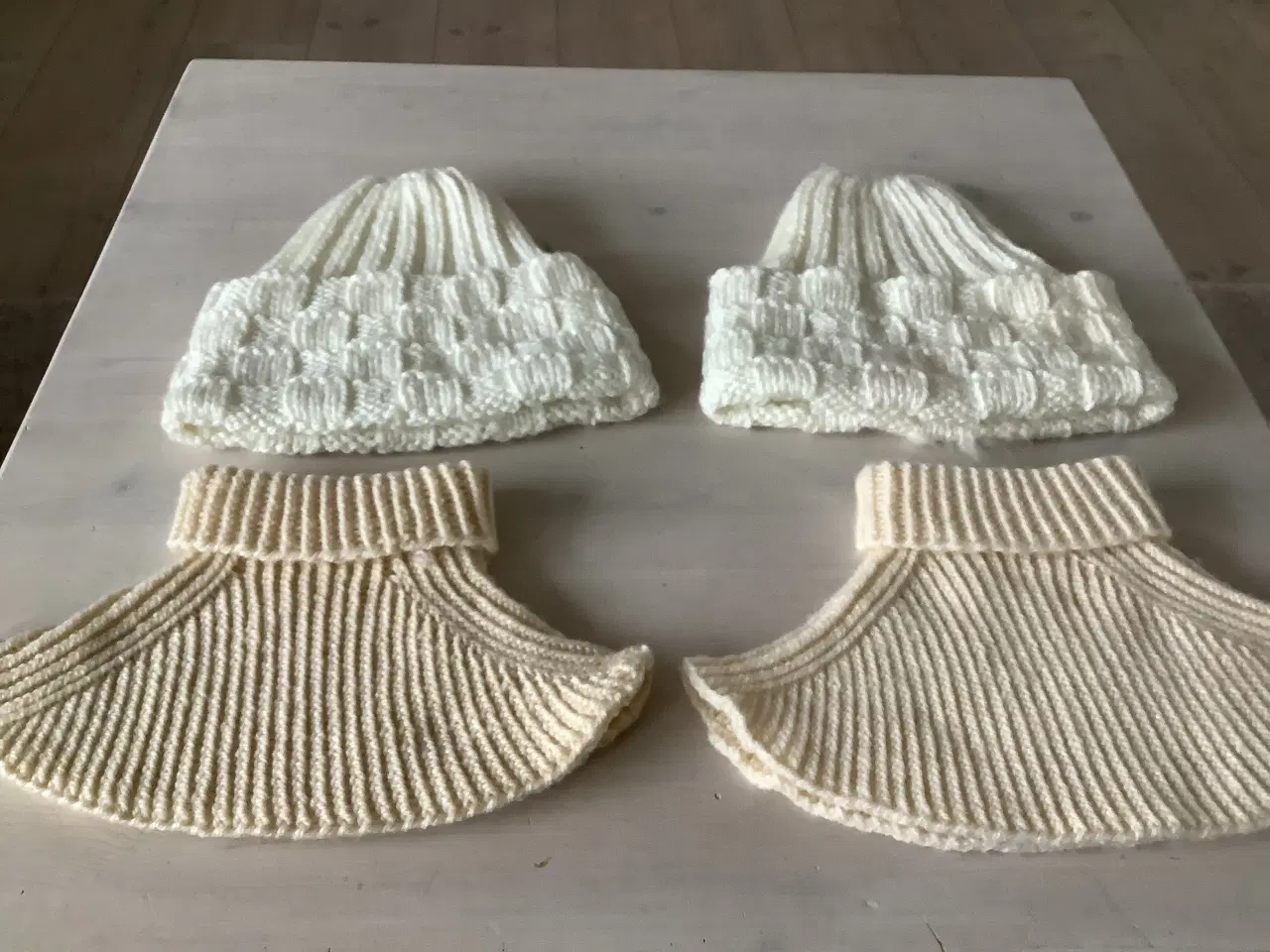 Billede 2 - Strikket hue og halsedisse