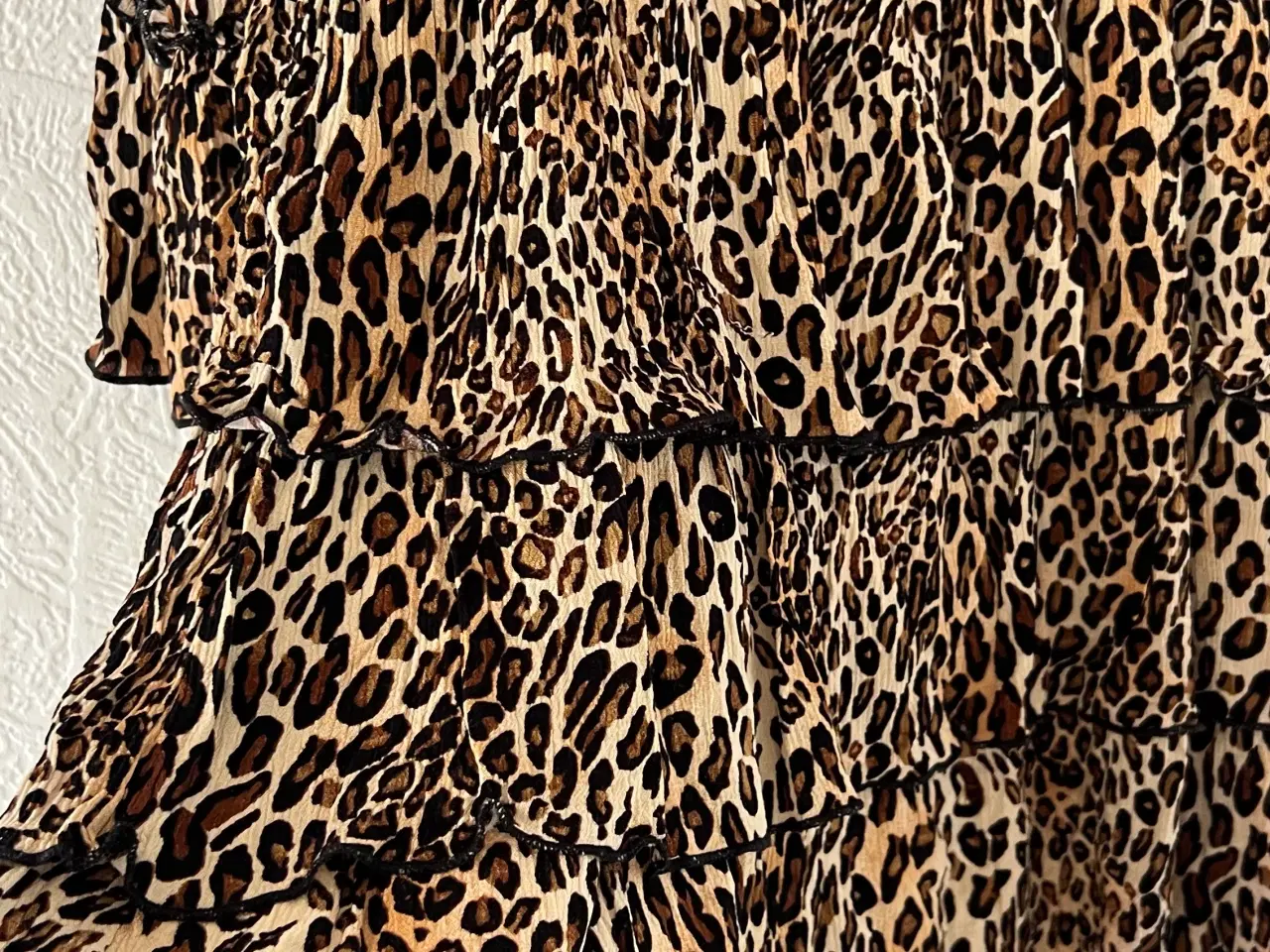 Billede 5 - Leopardkjole fra Noella. (Str. XS)