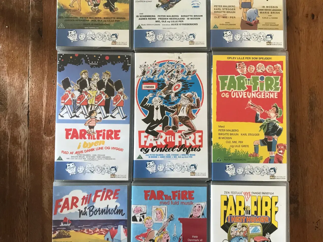 Billede 4 - 12 Tintin film / 9 Far til fire film på VHS