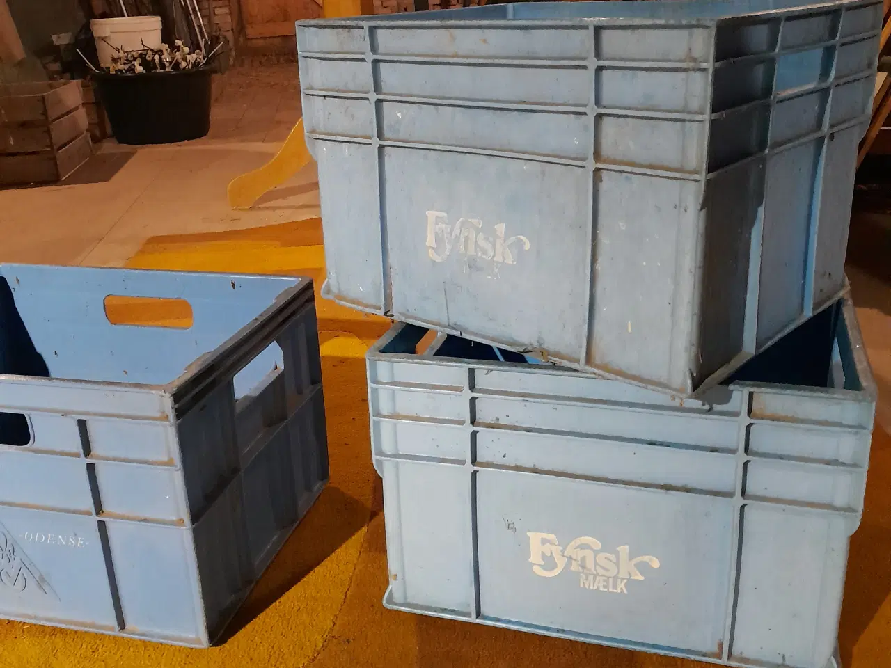 Billede 1 - Mælkekasse i blå plast.