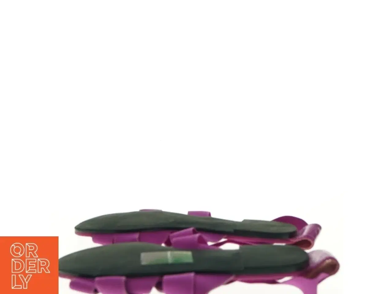 Billede 6 - Violette sandaler med krydsremme fra Divided (str. 37)