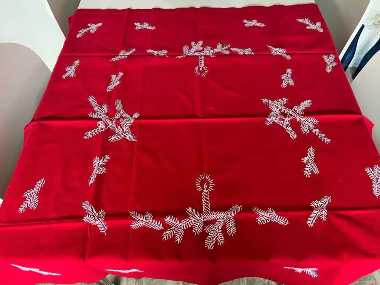 Billede 4 - Håndbroderet juledug