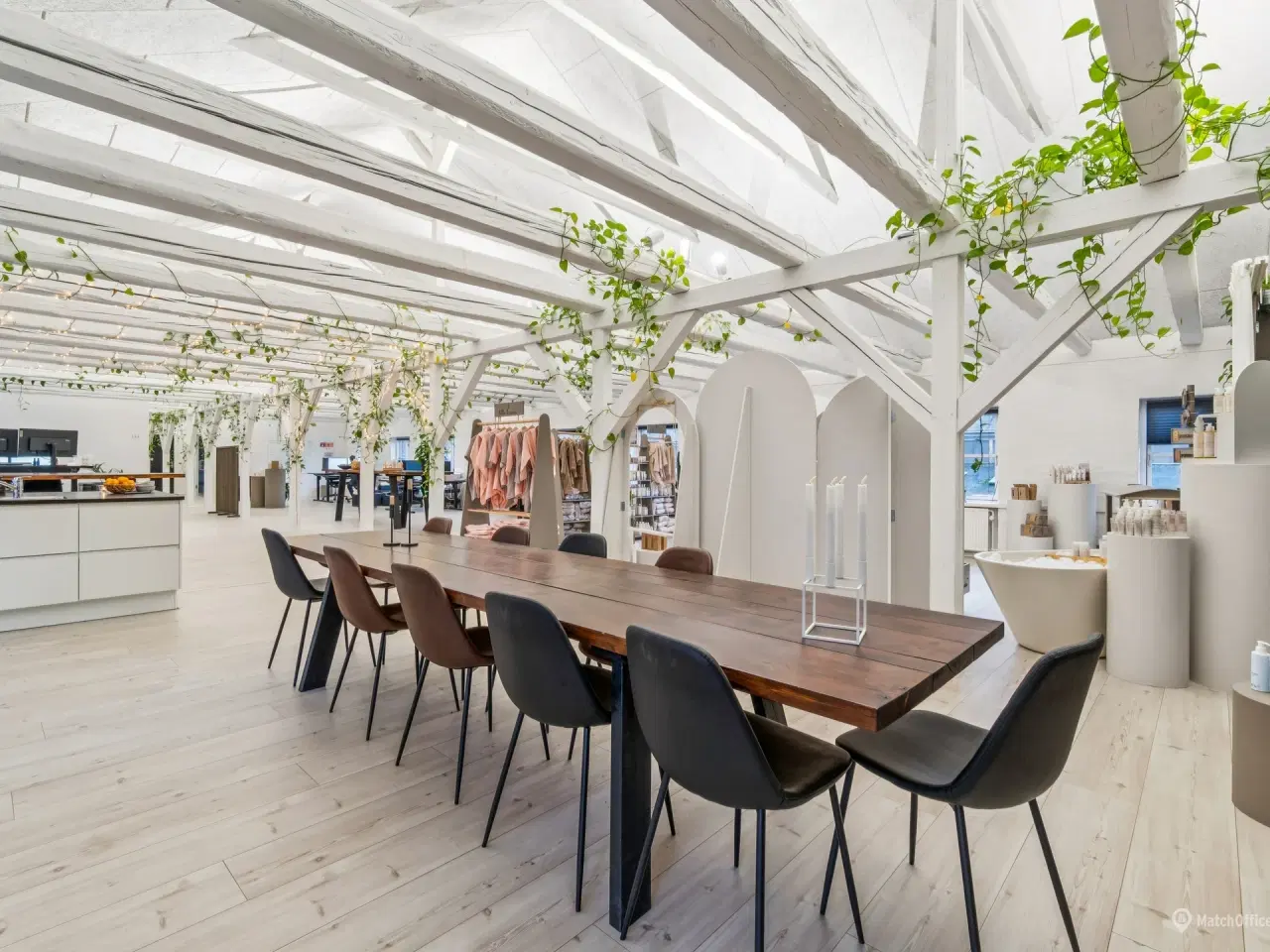 Billede 1 - Lyst og indbydende kontor med nordisk æstetik og unikke detaljer