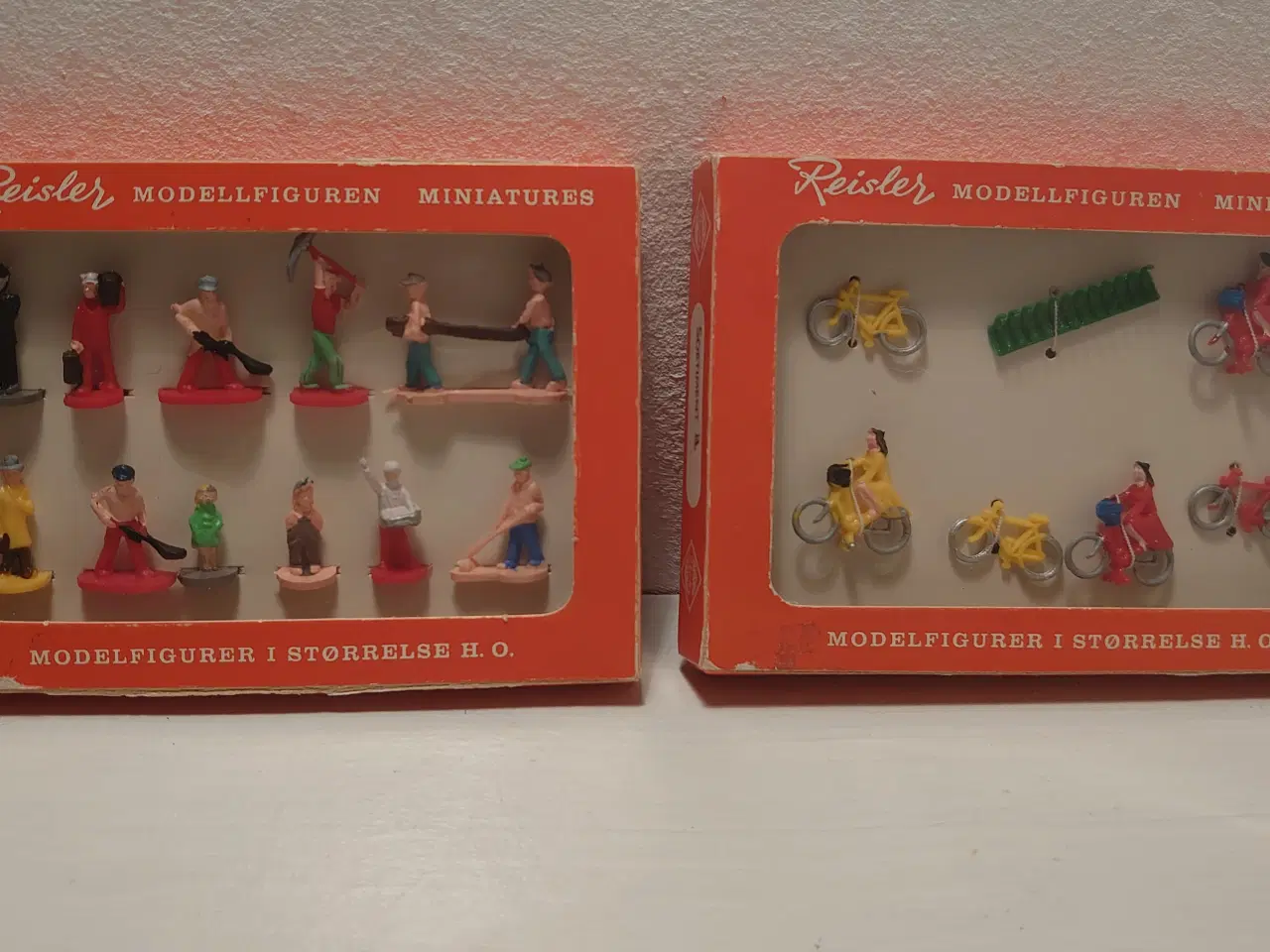 Billede 1 - 2 æsker Reisler modelfigurer i H.O. Komplette.