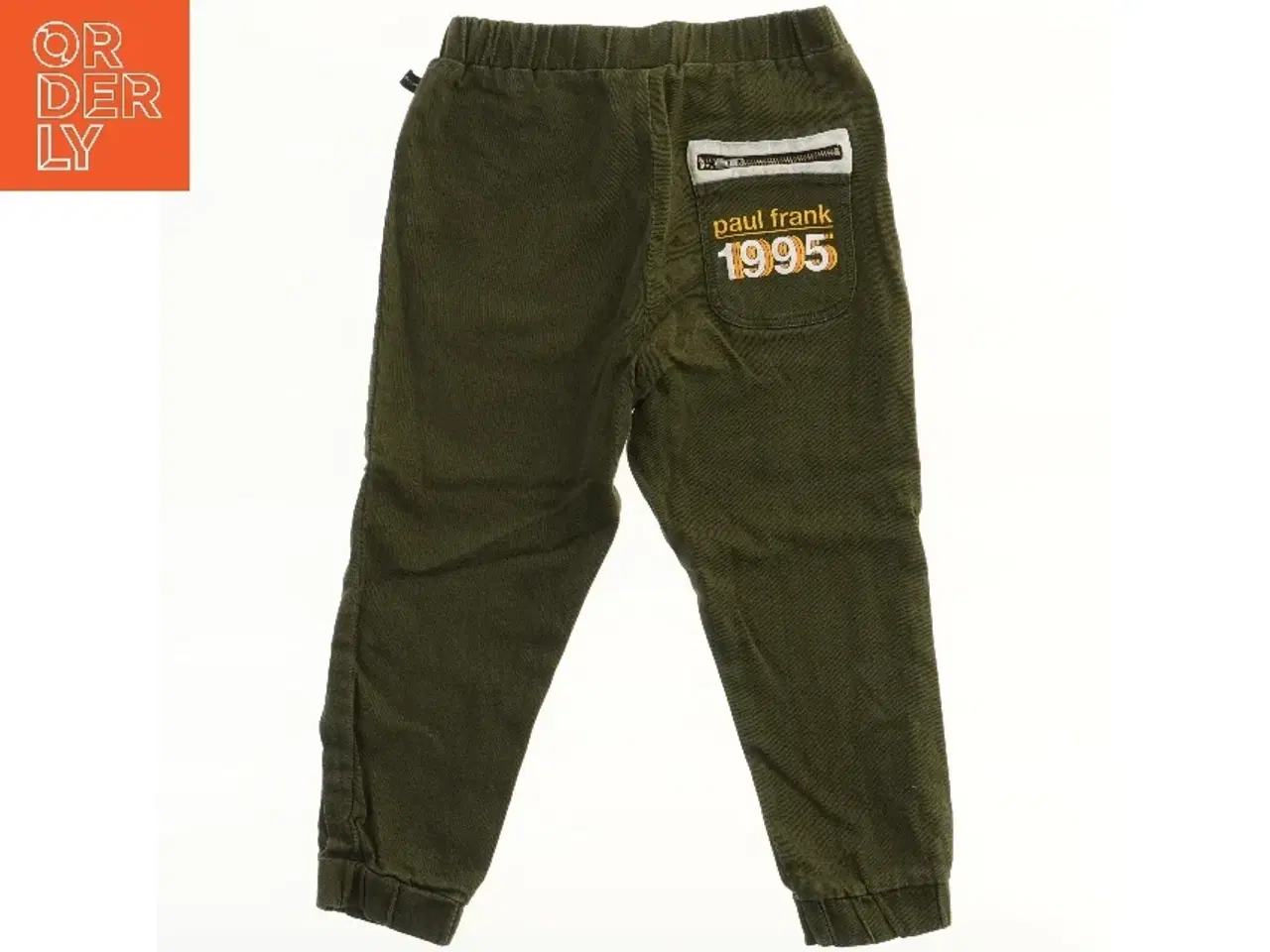 Billede 2 - Olivenfarvede børnebukser med tekstprint fra Paul Frank (str. 128)
