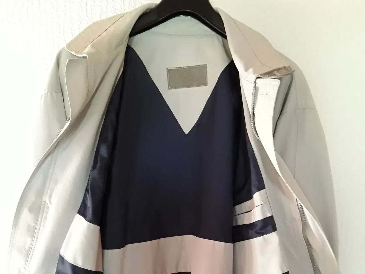 Billede 2 - Let herre jakke lys grå str ca 56 / XL
