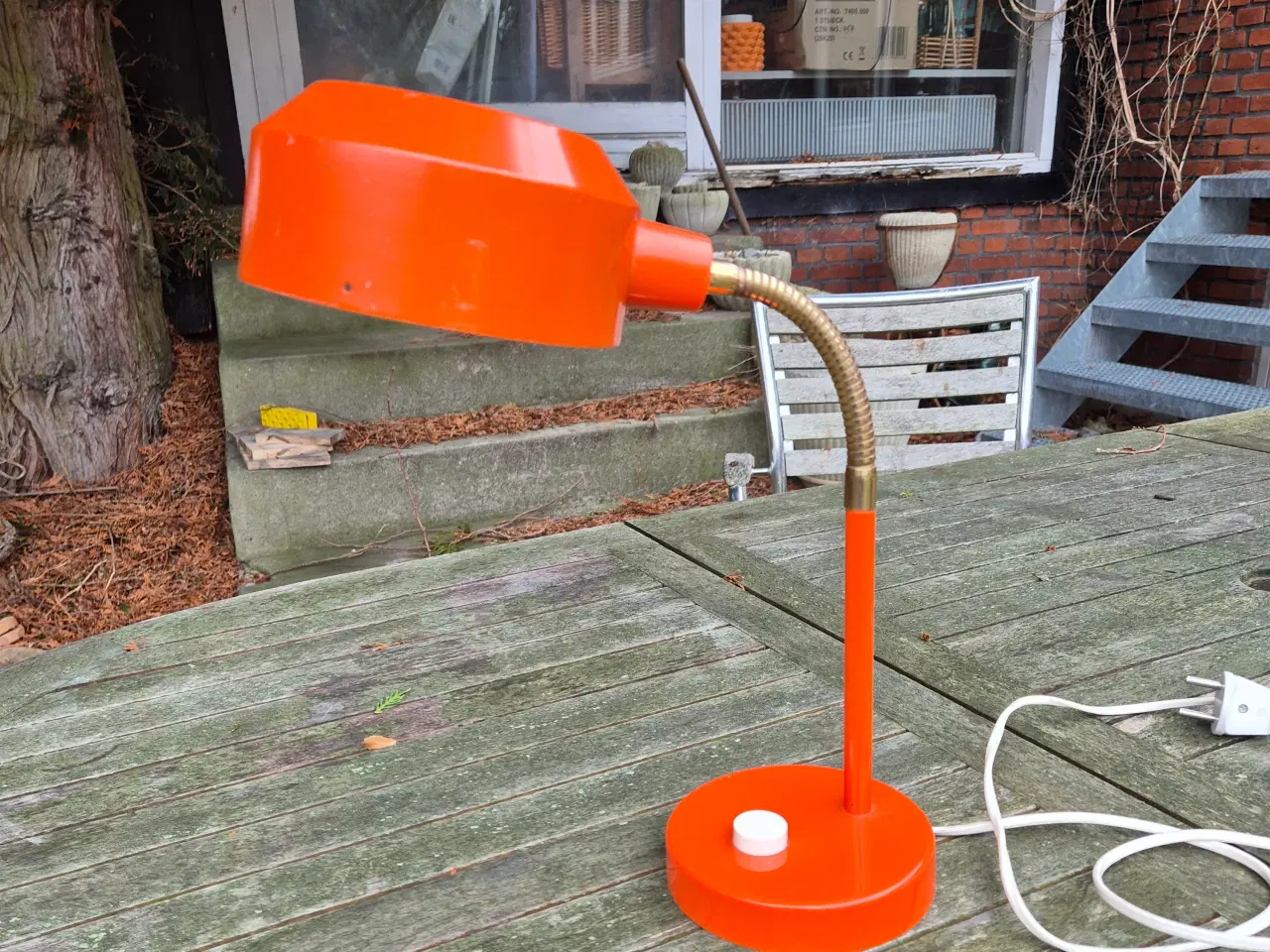 Billede 1 - Orange bordlampe i svensk design