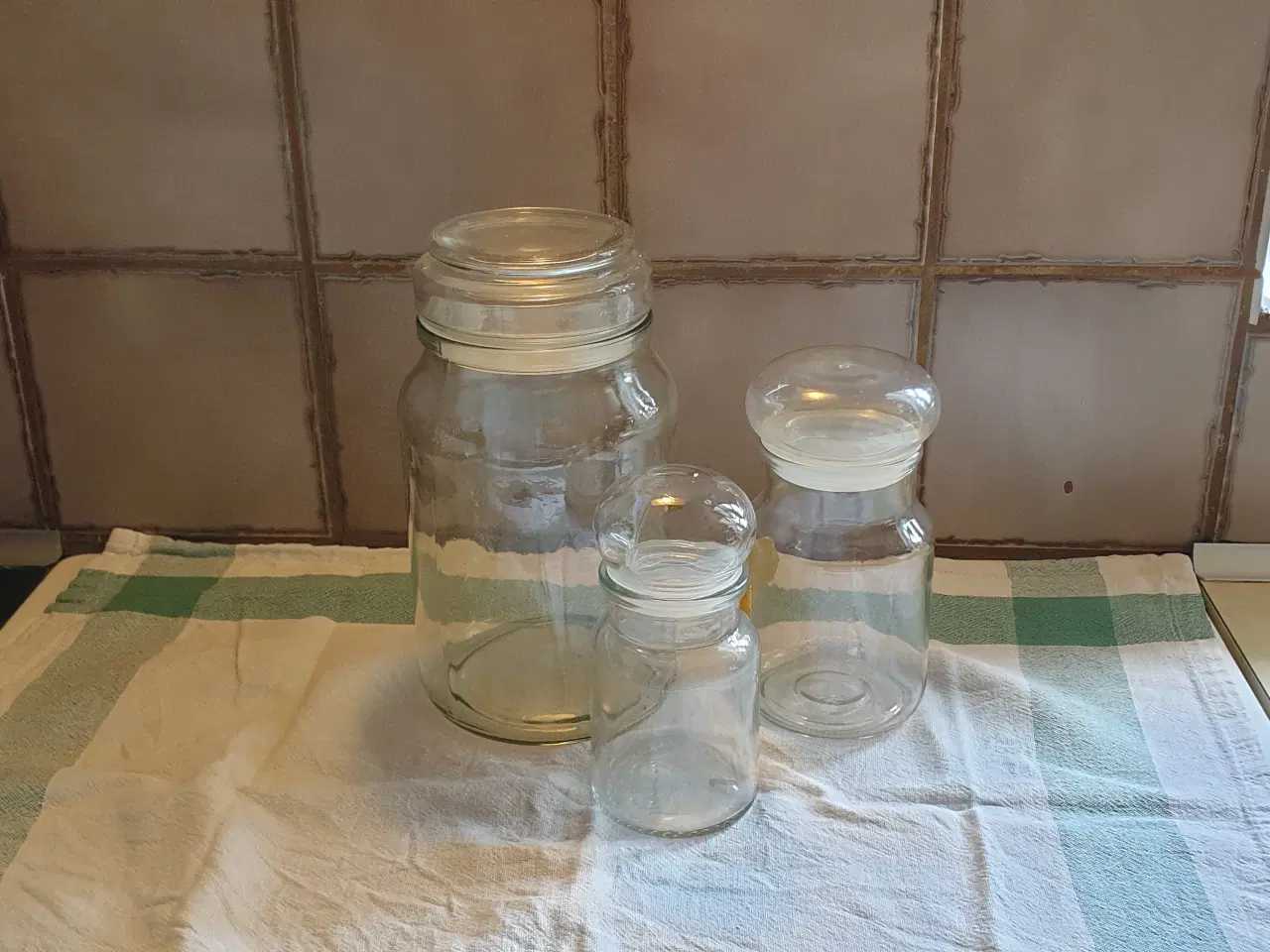 Billede 2 - Krukker &glas m låg 1stk5kr 3stk10kr SE 2 fotos