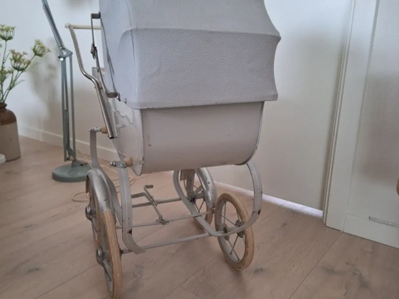 Billede 2 - Dukkevogn - grå