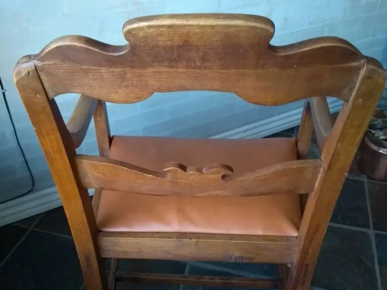 Billede 2 - Gamle stol med læder betræk