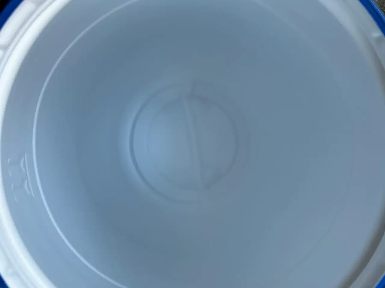 Billede 3 - Opbevaringstønde med låg 30 L