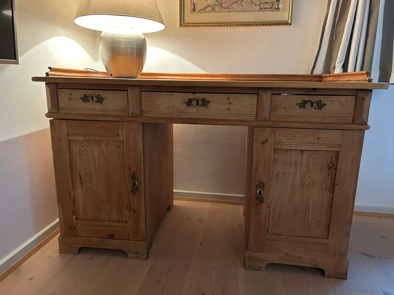 Billede 2 - Skrivebord