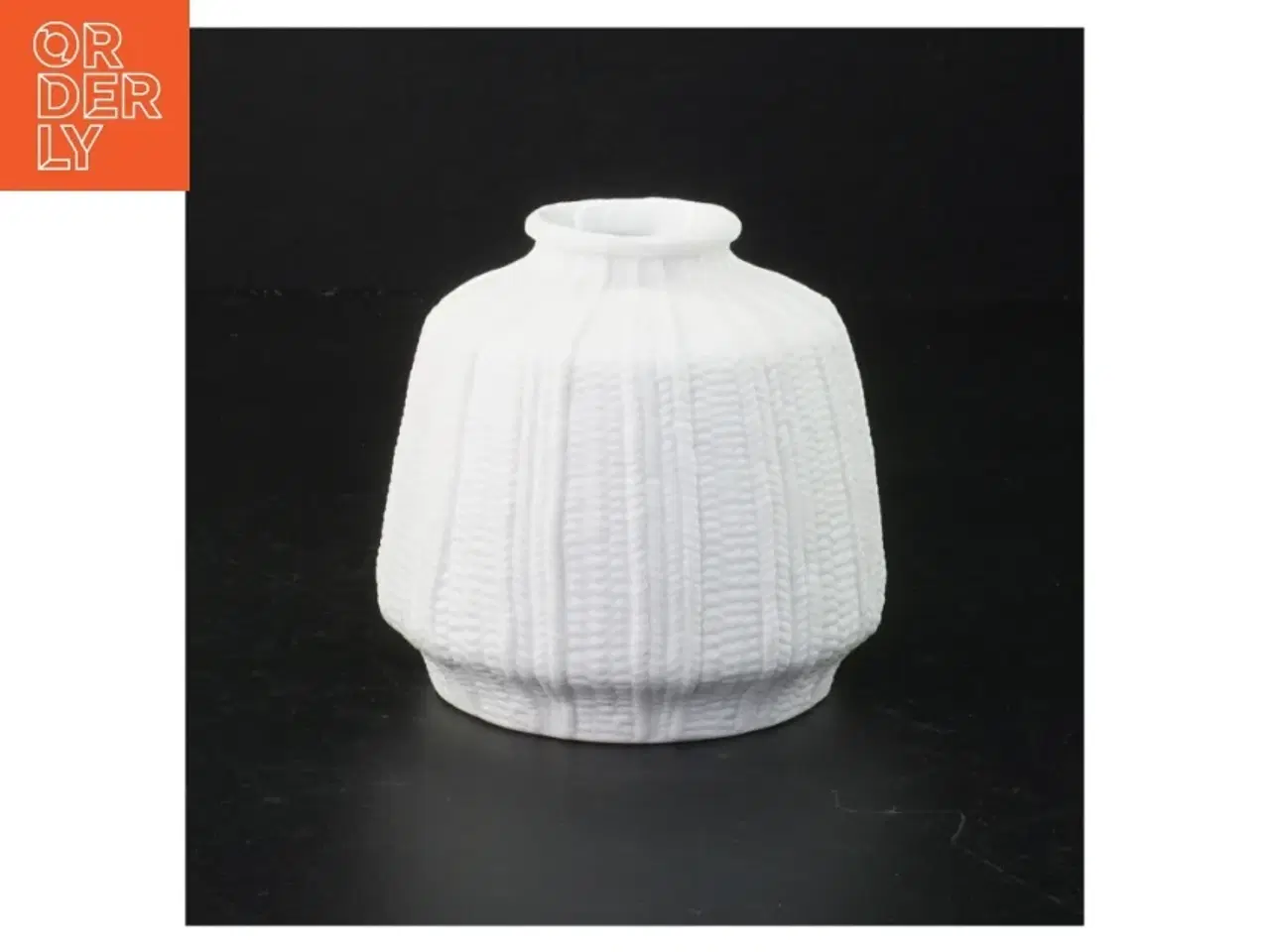 Billede 1 - Hvid vase i strik fra Anna Clara Designstudio (str. 10 cm x Ø4 cm)