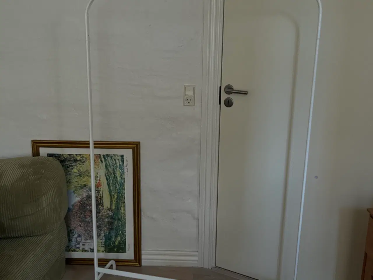 Billede 1 - Tøjstativ i hvidt metall