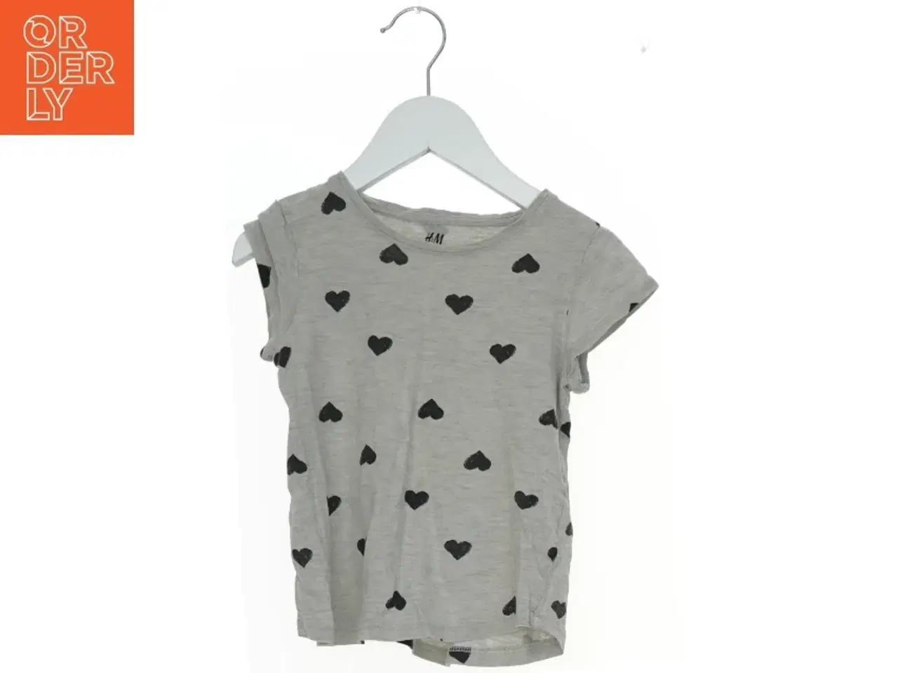 Billede 1 - T-shirt med hjerteprint fra H&M (str. 110)
