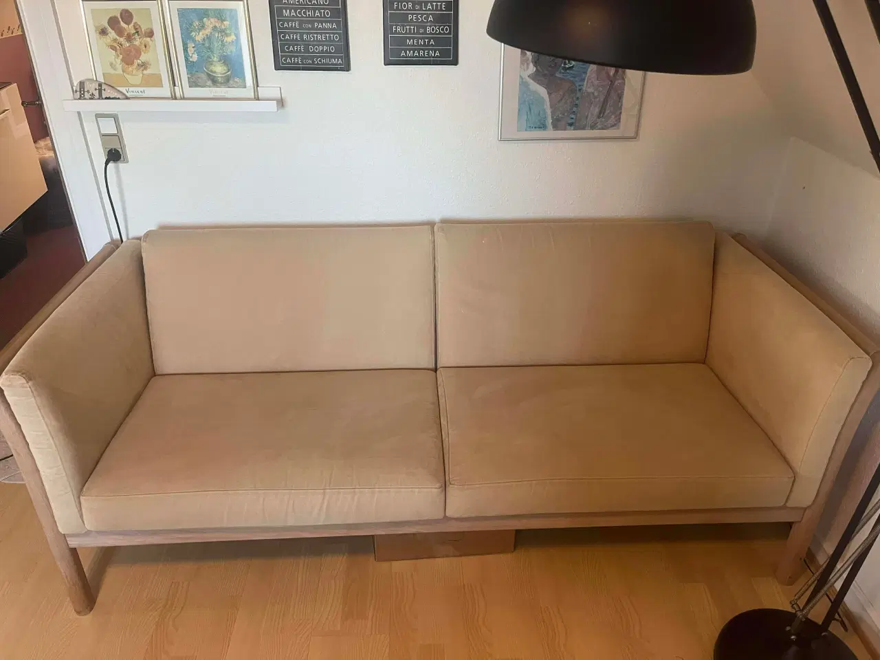 Billede 2 - Massivt træ med ruskind