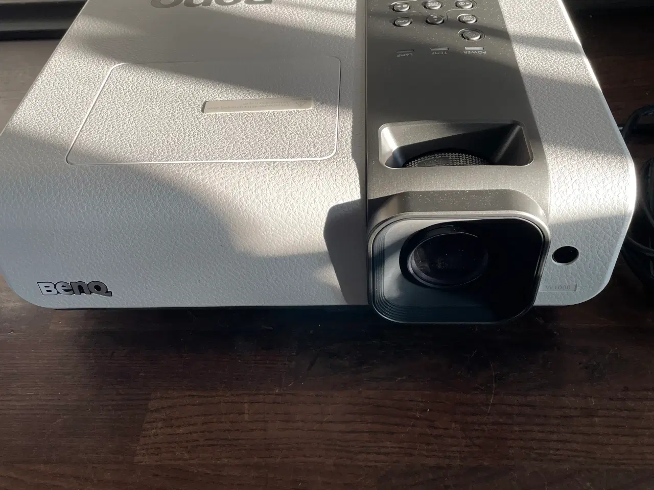 Billede 1 - BENQ W1000 projektor inkl. nyt fritstående lærred
