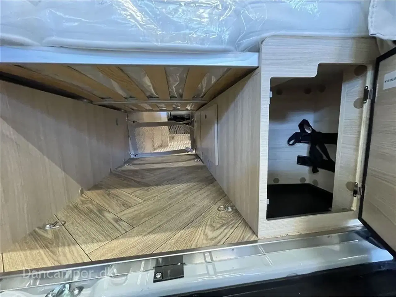 Billede 27 - 2024 - Chausson V594 Max   Flot nyt design - 5 sovepladser - van med to dobbeltsenge på tværs i køjesystem. 2,2, L motor , 140 HK, articpakke, solcelle og markise m.m.