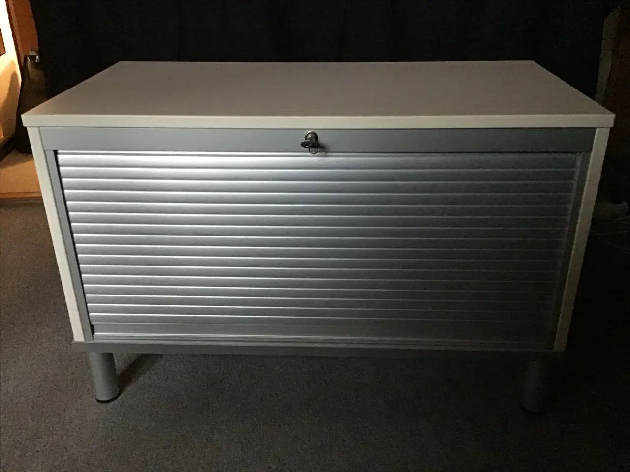 Billede 1 - Lille jalousimøbel