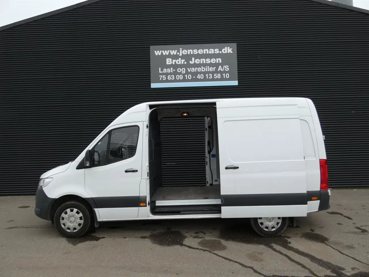 Billede 1 - Mercedes-Benz Sprinter 317 2,0 CDI A2 H2 RWD 9G-Tronic 170HK Van Aut.