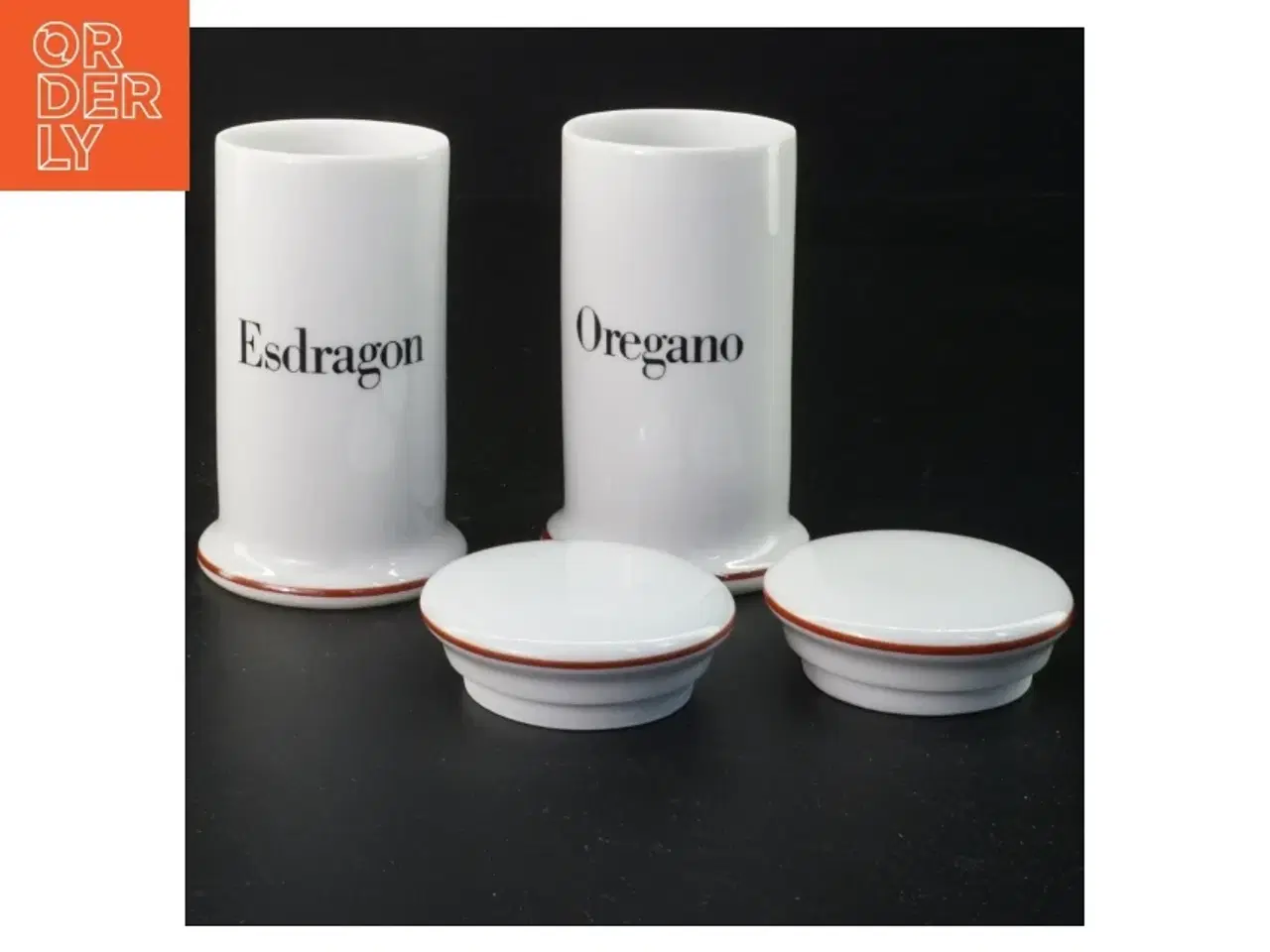 Billede 2 - Hvide porcelænkrukker til krydderier fra Bing & Grøndahl (str. 11 x Ø5 cm)