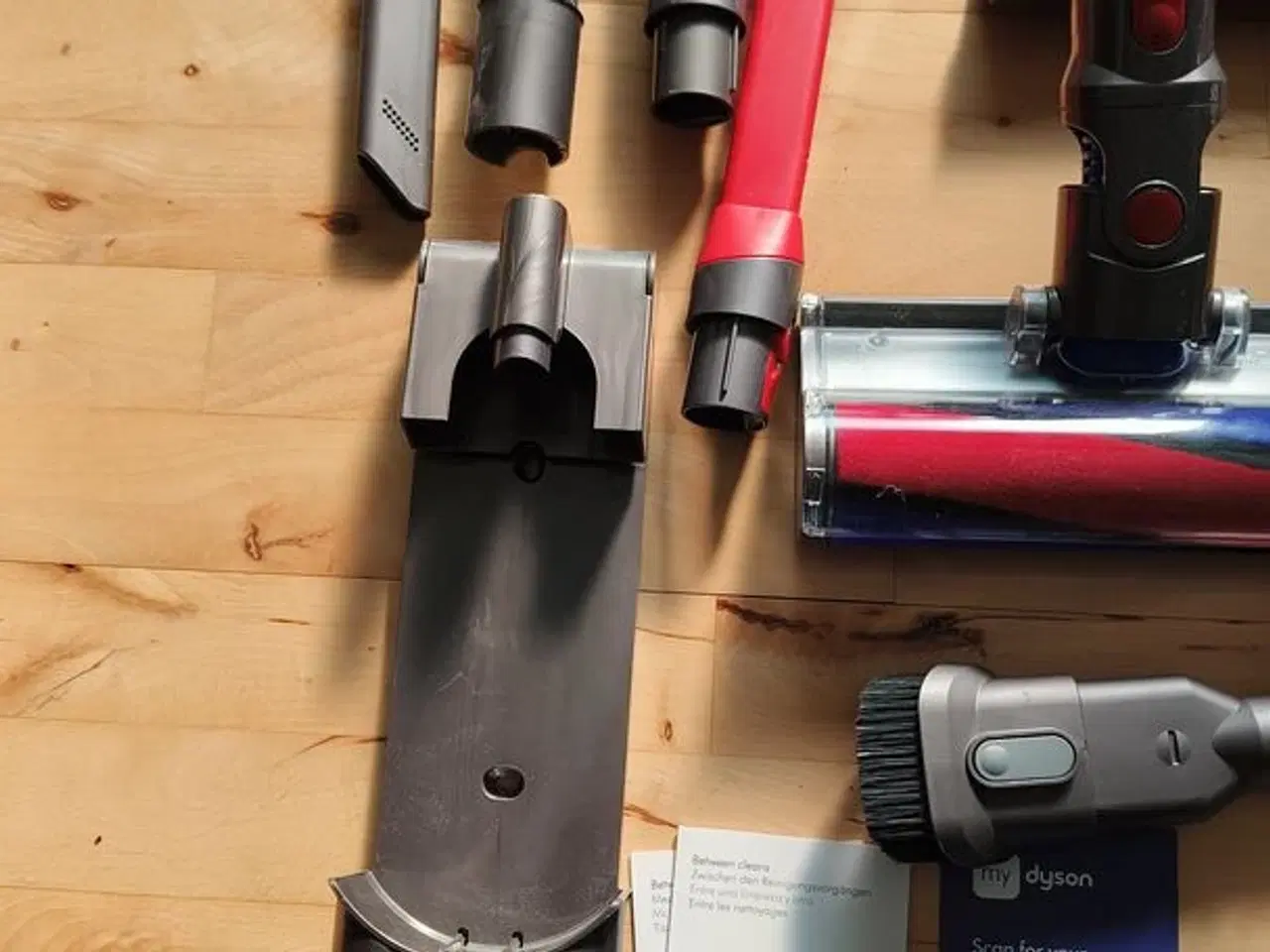 Billede 3 - Dyson V8 støvsuger med tilbehør