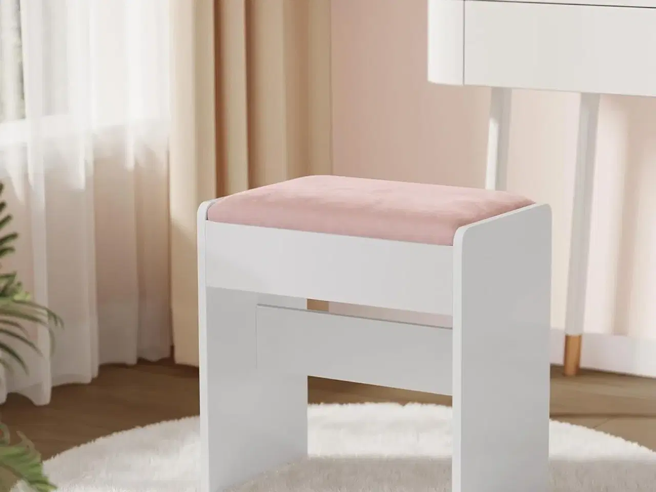 Billede 2 - Makeupskammel polstret velvet, skridsikre fødder, mat hvid/pastelrosa