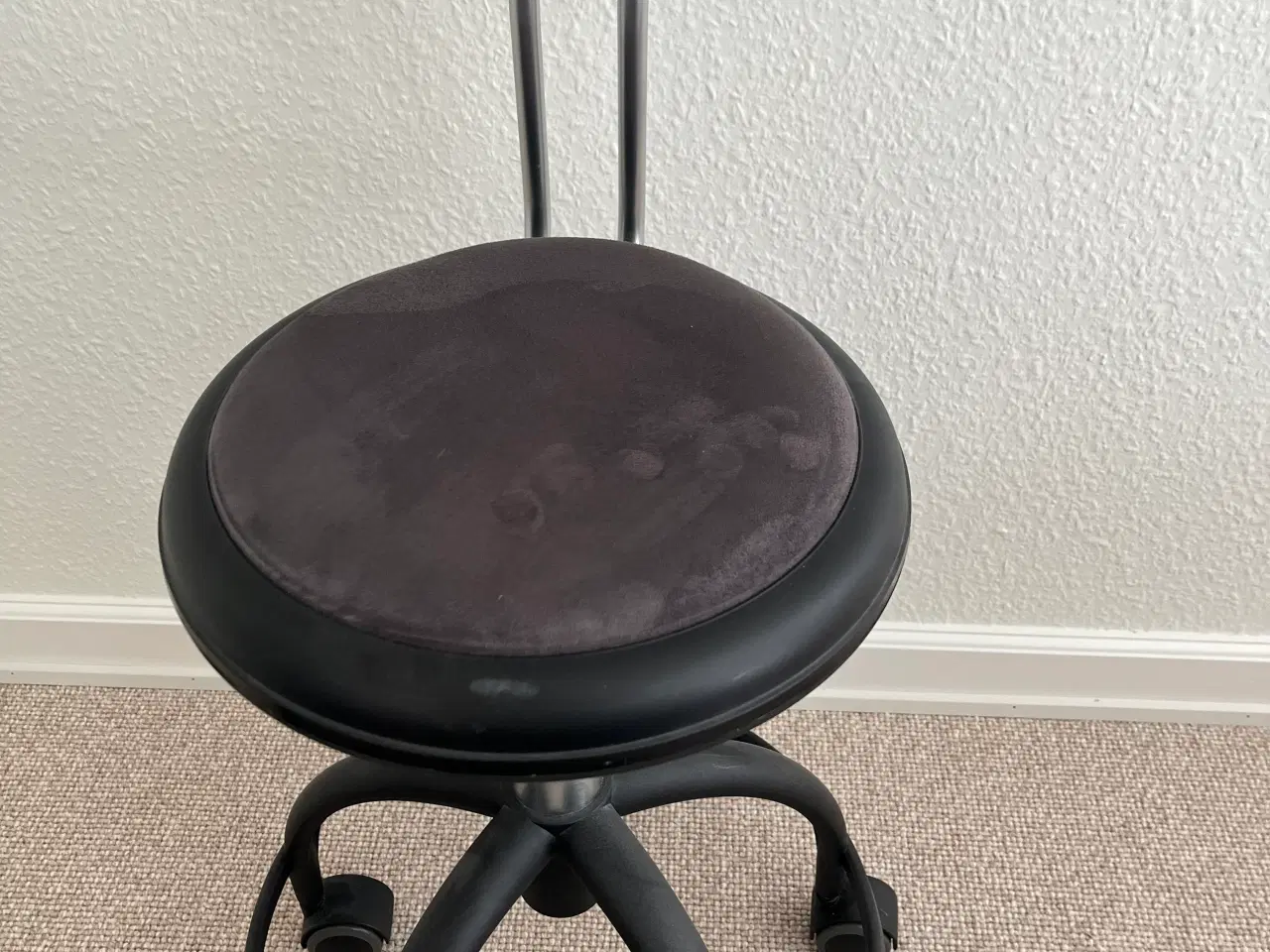 Billede 3 - Skrivebord og stol til børn - sælges helst samlet