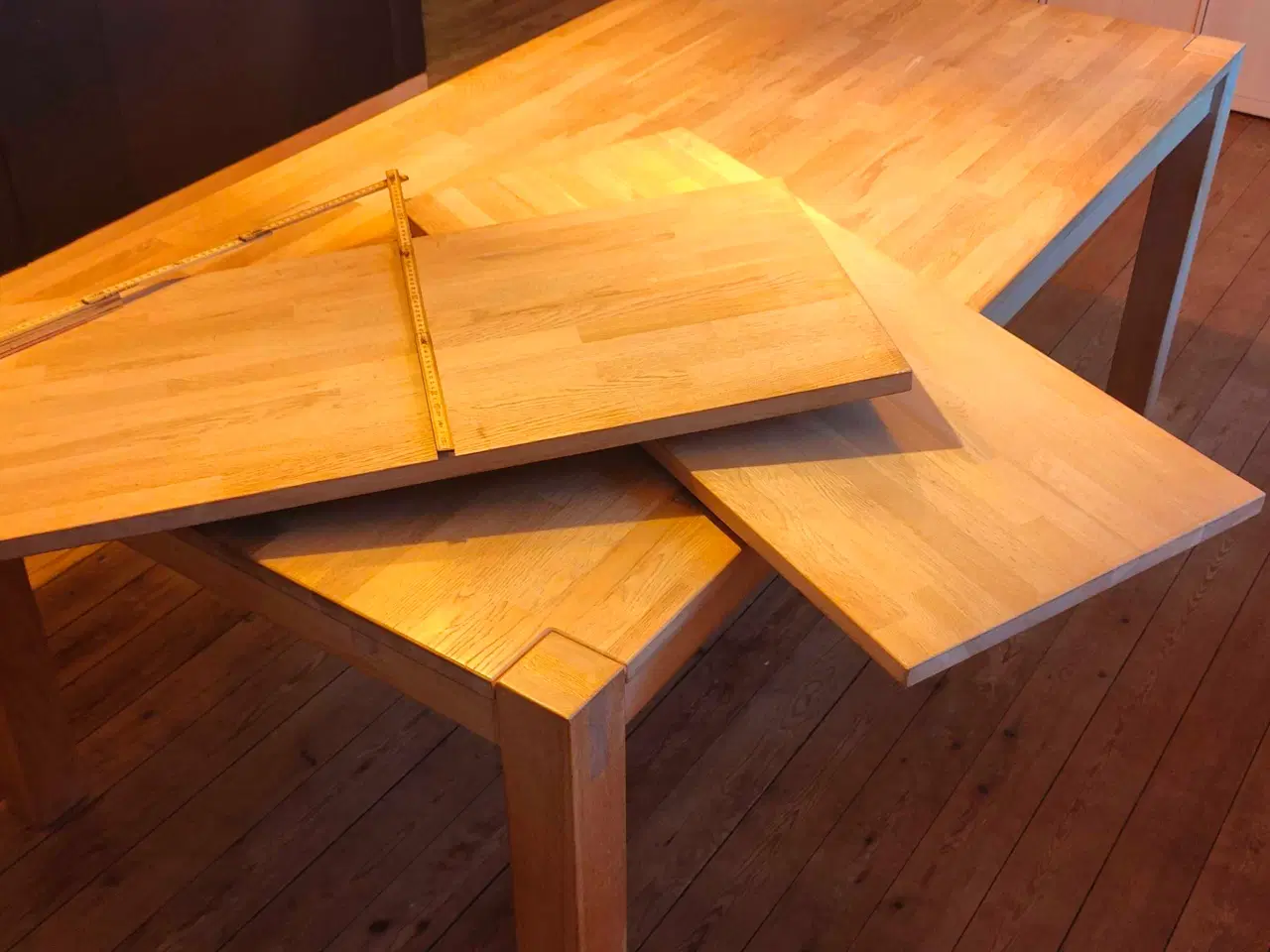 Billede 1 - Spisebord massiv Egetræ + 6 stole 