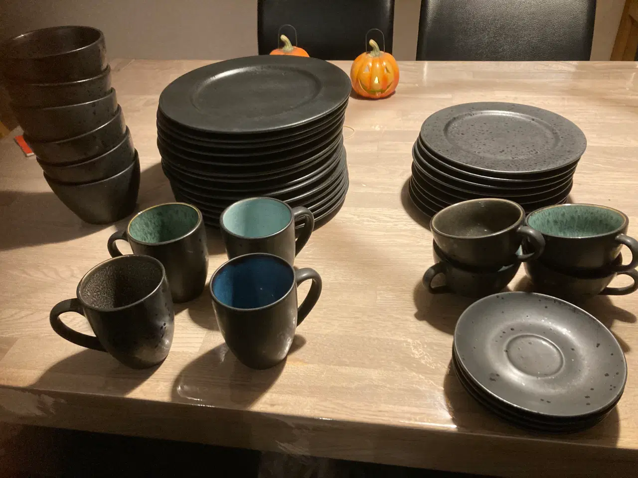 Billede 1 - Bits tallerkner, kopper og krus