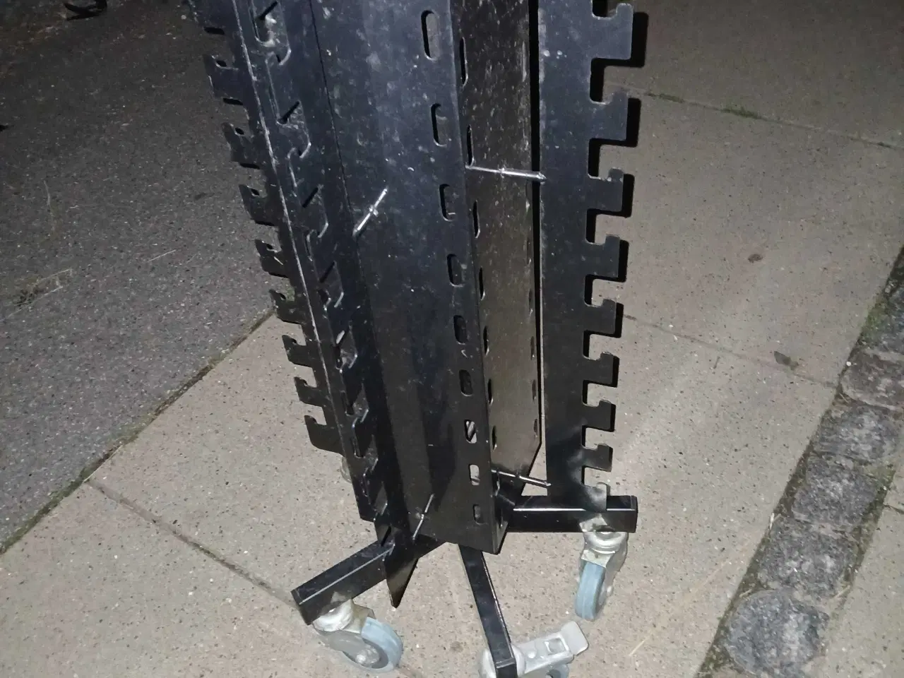 Billede 5 - Brillestativ 2meter på hjul