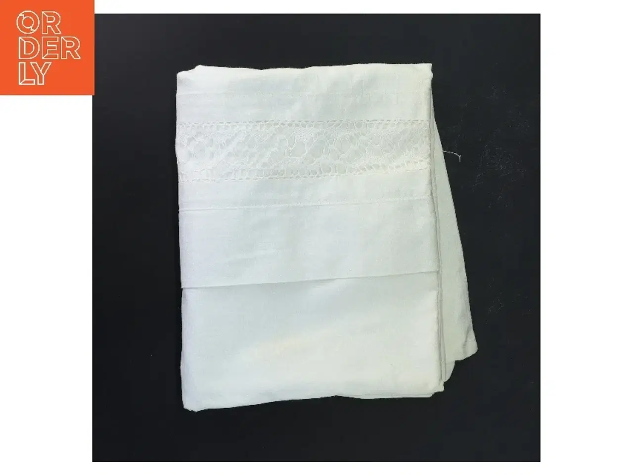 Billede 1 - Hvid dug med blonder (str. 90x68 cm)