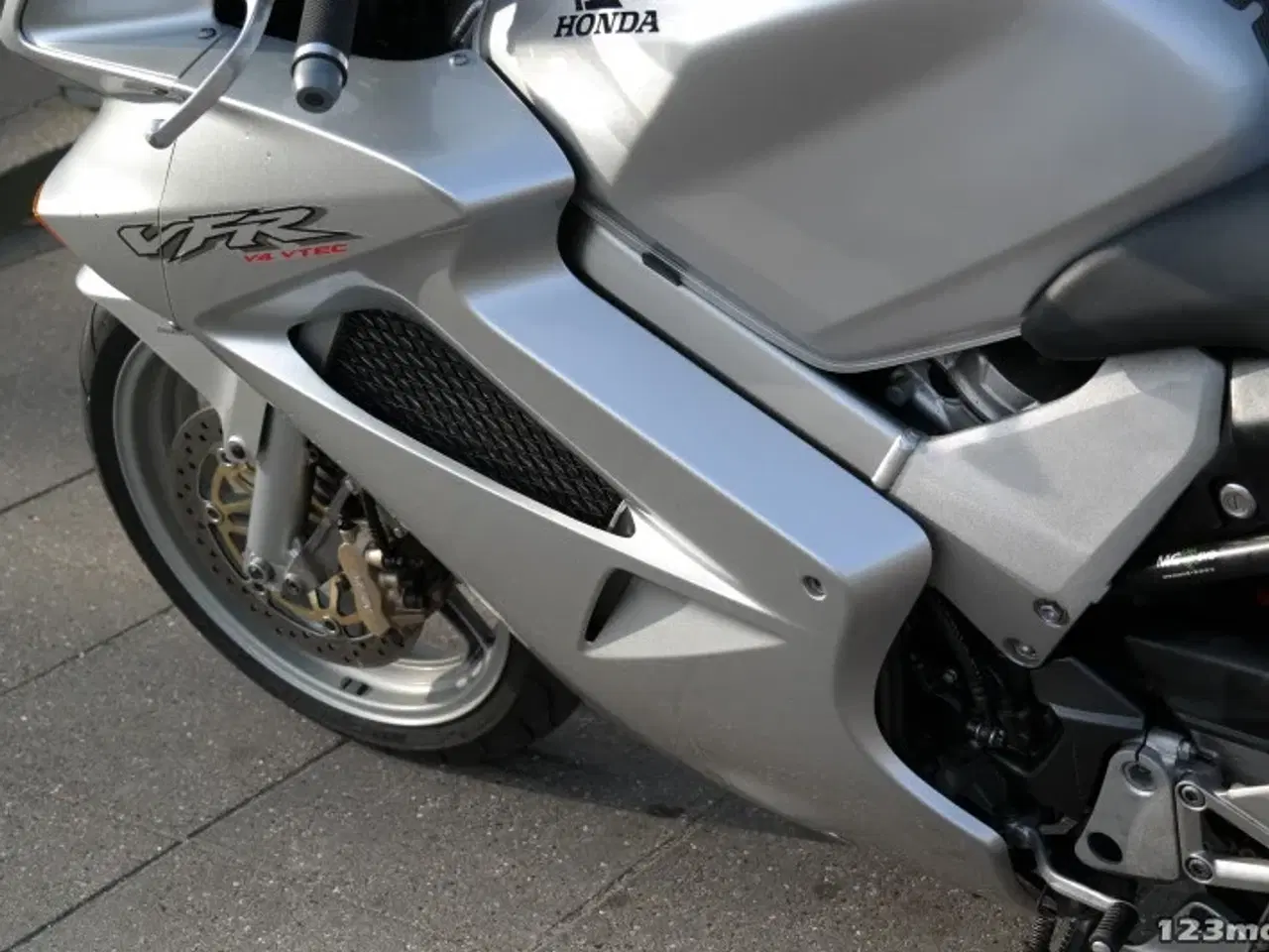 Billede 24 - Honda VFR 800 F MC-SYD       BYTTER GERNE