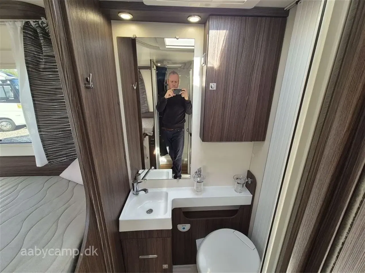 Billede 16 - 2019 - Benimar Tessoro 463   Markise. batteri. solcelle. lædersæder. undervognsbehandlet. Ekstra låse op Bil og Bo-del. fuld service frem til 98,000 km.