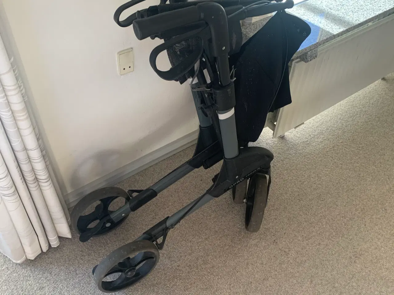 Billede 1 - Rollator kan klappes sammen