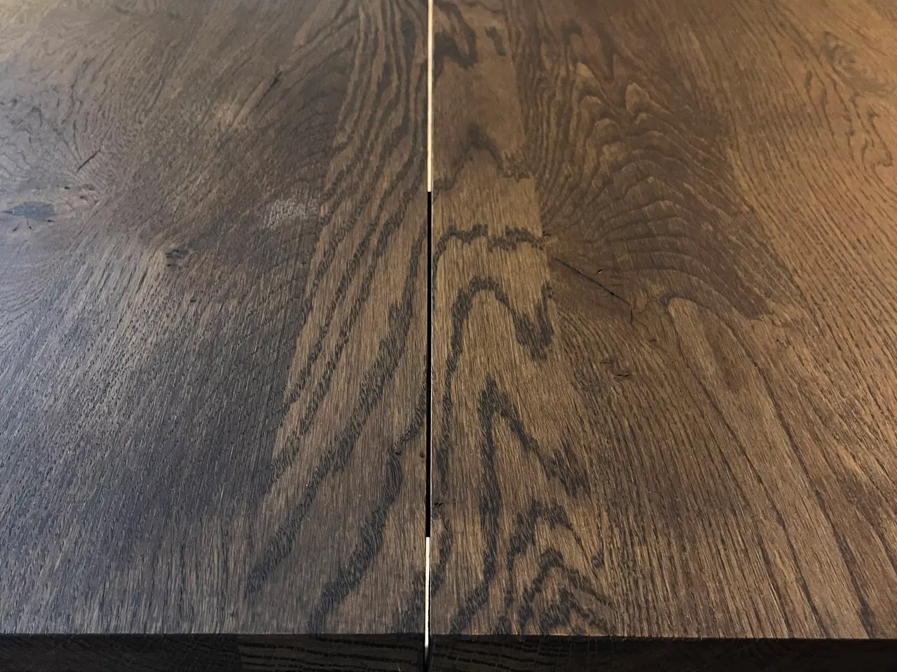 Billede 3 - Plankebord i røget eg med 2 tillægsplader