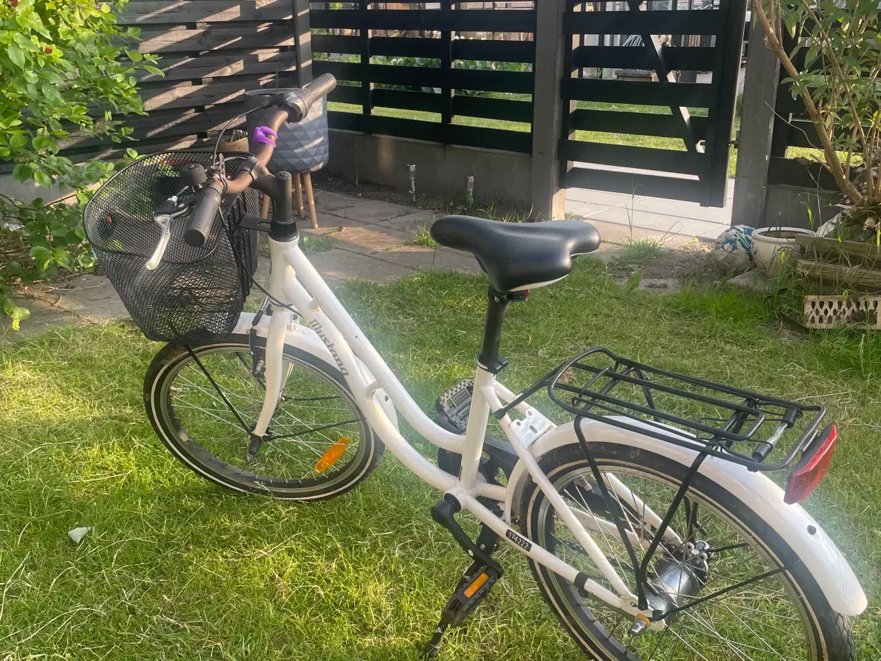 Billede 1 - Hvid pige cykel
